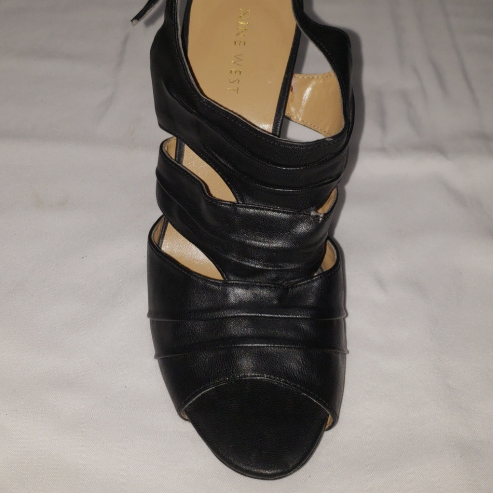 Heels - Picture 4 of 4